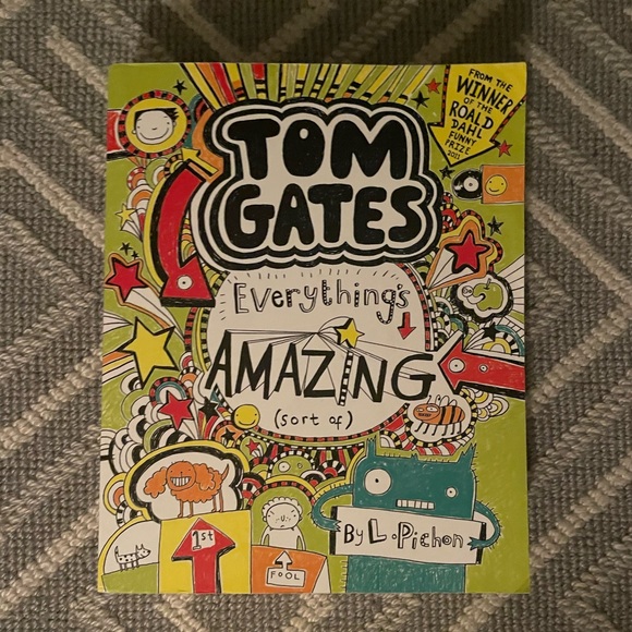 7 Tom Gates by Liz Pichon books; new or read once - Picture 5 of 5